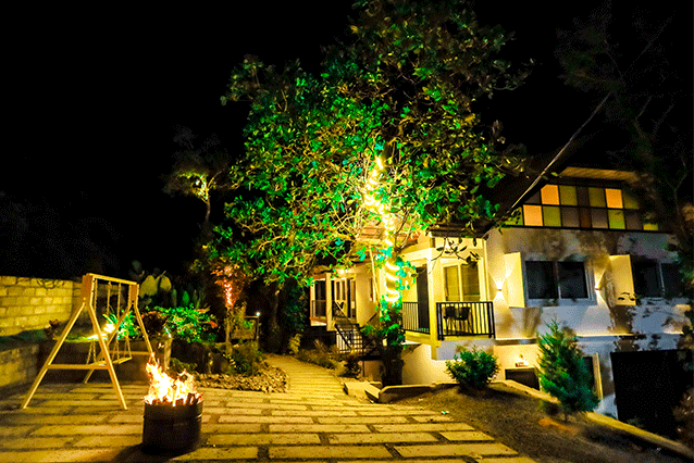 night_view_of_full_cottage