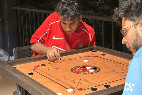 carroms_playing